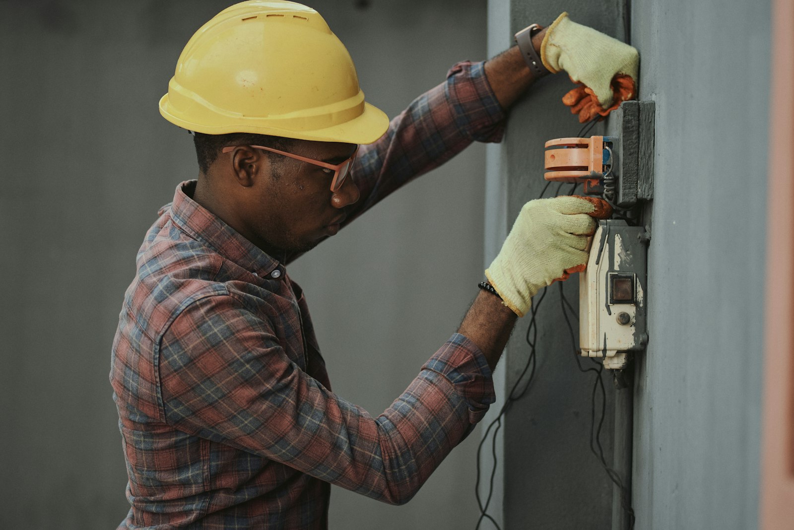 Las averías eléctricas más frecuentes en viviendas antiguas de Sevilla